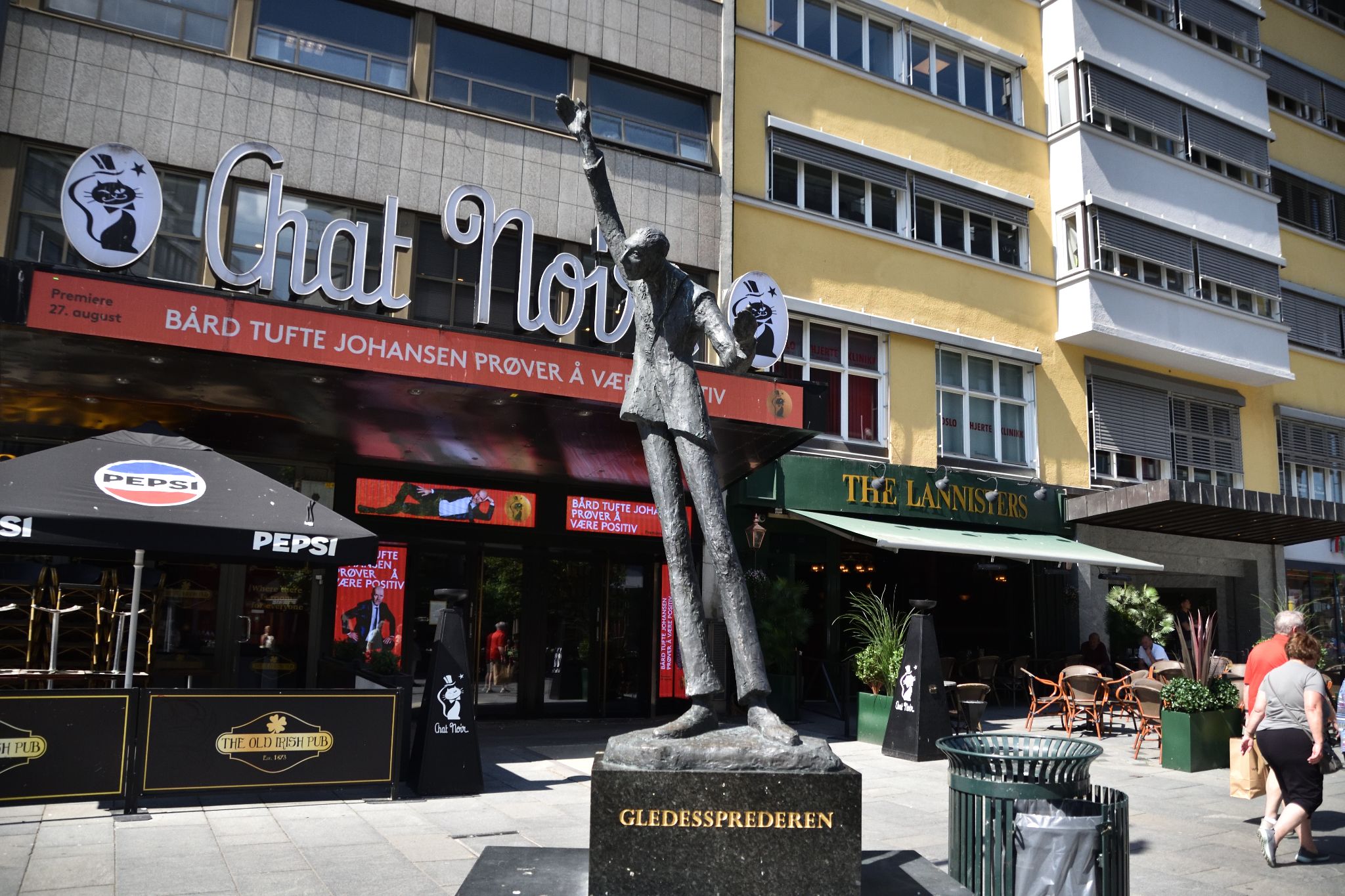 Leif Juster Statue in Oslo, Norway outside Chat Noir.